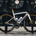 A Nova Máquina Dourada de Remco Evenepoel: Specialized S-Works Tarmac SL8 com Visual Red Bull