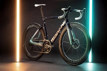 Bikes e Equipamentos do WorldTour 2026: Guia Completo das Máquinas que Dominam o Pelotão Profissional