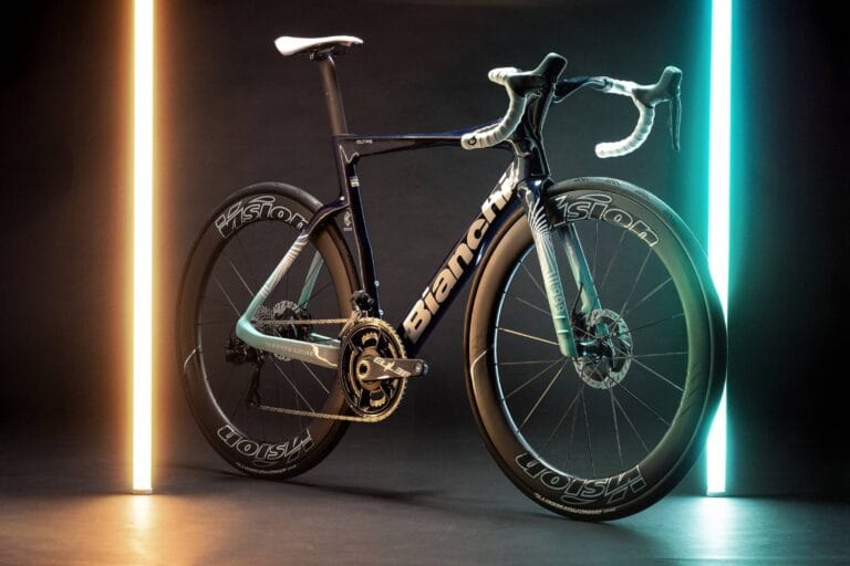 Bikes e Equipamentos do WorldTour 2026: Guia Completo das Máquinas que Dominam o Pelotão Profissional