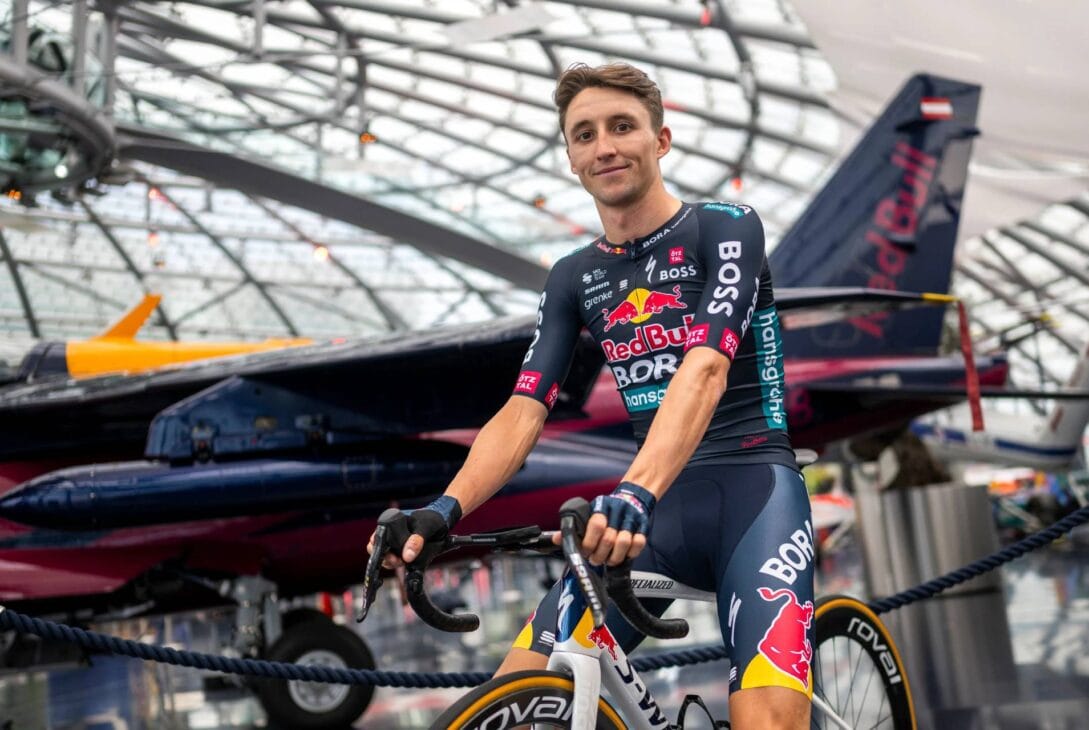 Carreiras mais curtas no ciclismo? Jai Hindley alerta sobre a intensidade brutal do esporte