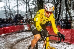 Queda em Mol Encerra Temporada de Cyclocross de Van Aert: Cirurgia e Recuperação à Vista