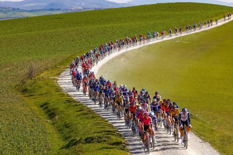 Strade Bianche 2026: Percurso Encolhe e Perde Setores de Cascalho Após Anos de Dominância Absoluta de Pogačar