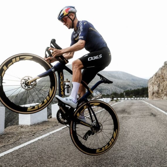 Tom Pidcock e Q36.5 Revelam Visual da sua nova Pinarello