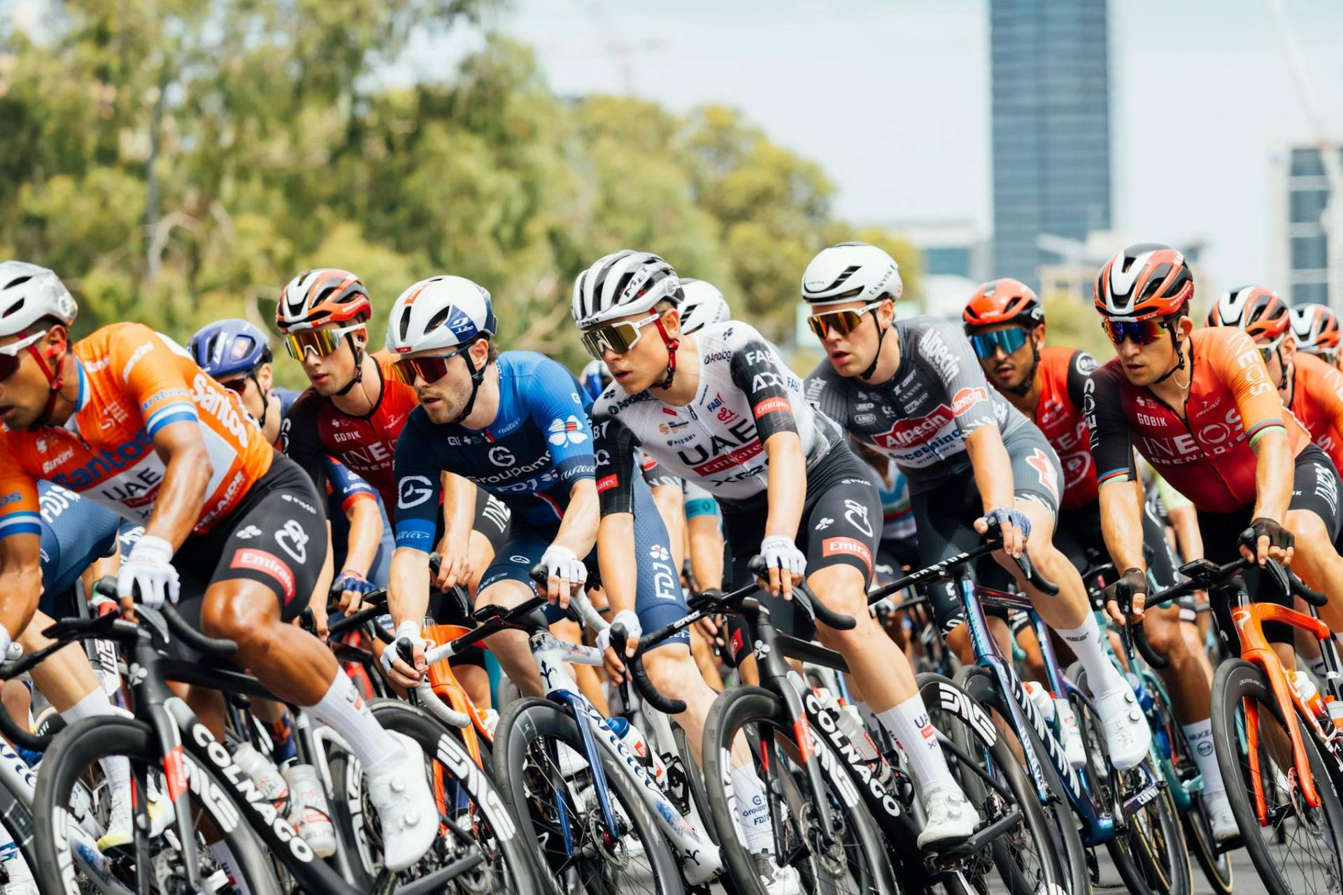 Tour Down Under Enfrenta Até 40°C: Quando o Calor se Torna Perigoso Demais Para o Ciclismo Profissional?