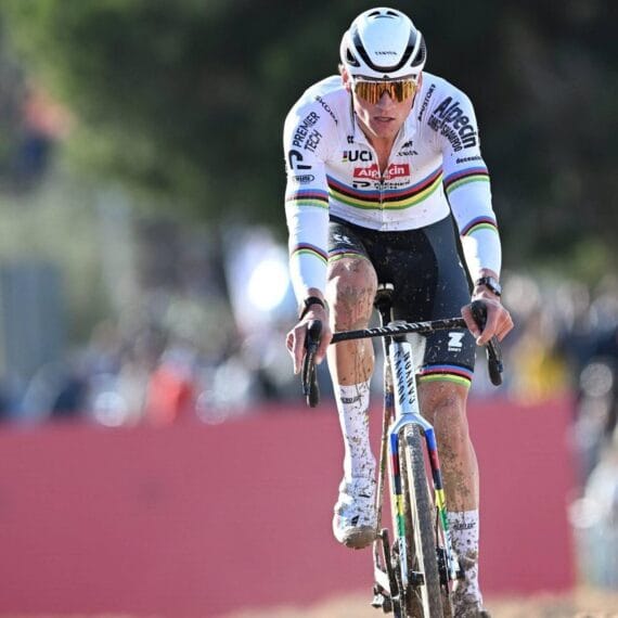 Van der Poel Arrasa em Benidorm