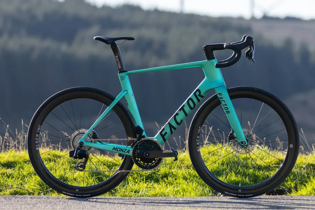 A bicicleta pesa 7,97 kg.