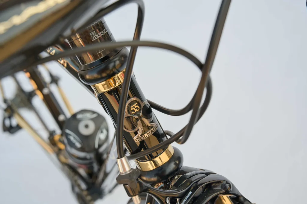 Até o emblema recebeu um toque especial nesta edição.