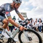 Mathieu van der Poel explica porque usa guidões de 450 mm, e porque não segue a tendência