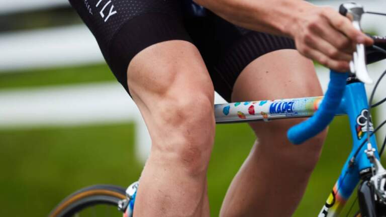 Por que os joelhos doem ao andar de bicicleta e como acabar com a dor