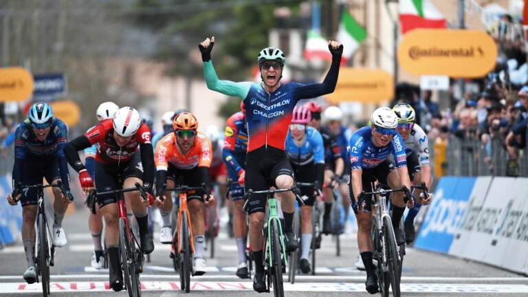 Tirreno-Adriático: Tobias Lund Andresen vence o sprint da 3ª etapa