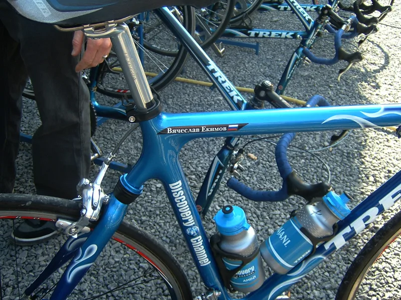 George Hincapie conquistou o segundo lugar em 2006 pilotando um protótipo da Trek com suspensão traseira. Scott Daubert