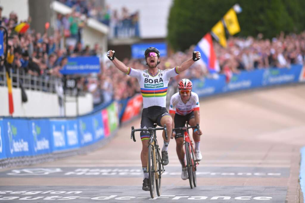 Peter Sagan comemorando vitória na Paris - Roubaix.