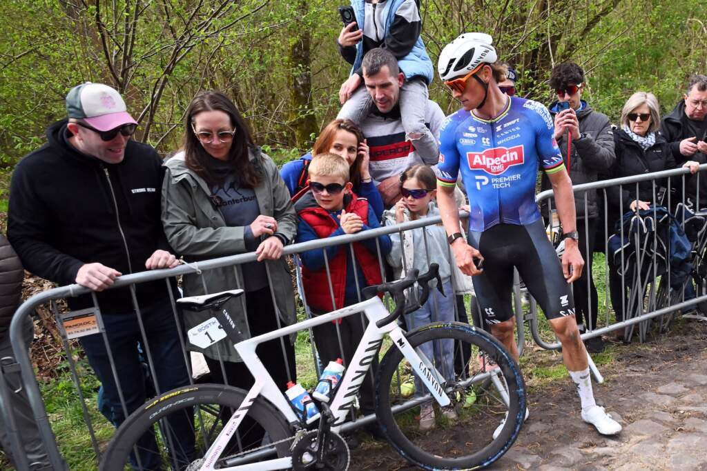 Os protótipos de pedais e tacos foram apontados como a causa de problemas para a equipe Alpecin-Deceuninck neste fim de semana.