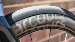 Parcours Strade GT: A Roda com VibraCore e Carbono Reciclado que Muda o que se Entende por Conforto em Alta Performance