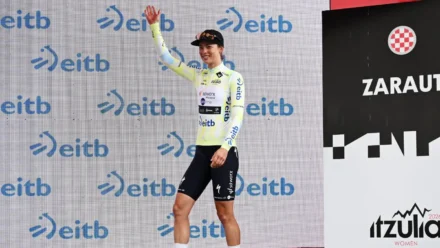 Mischa Bredewold vence a Itzulia Women 2026 com descida heroica: 30 segundos atrás, 21 à frente