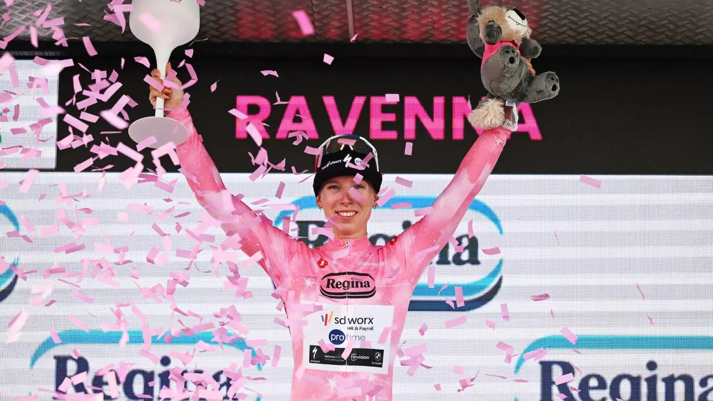 Lorena Wiebes desclassificada no Giro d’Italia Women: 20 gramas que colocam a UCI em xeque