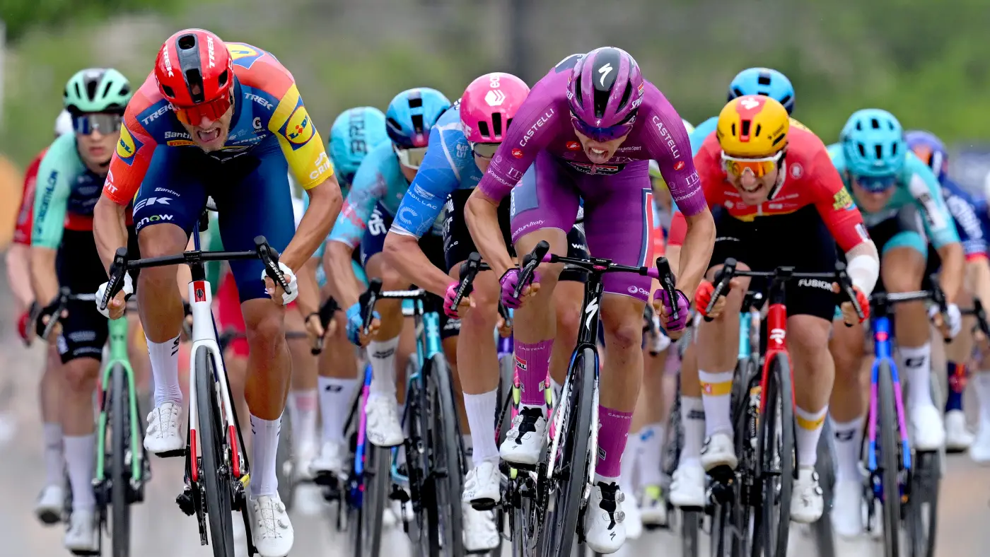 A UCI criou a regra dos 200 metros para acabar com as quedas nos sprints — e mirou no lugar errado