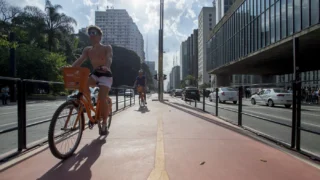 Bicicleta pode andar na calçada? Calçada, contramão e faixa de pedestre segundo o CTB