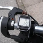 GPS para bike: tela, bateria, mapas e o teste da luva antes de pagar