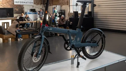 Bicicleta elétrica dobrável: o guia com a regra do metrô