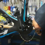 Snake-bite e corte lateral: como salvar o pedal com plug, bota e câmara